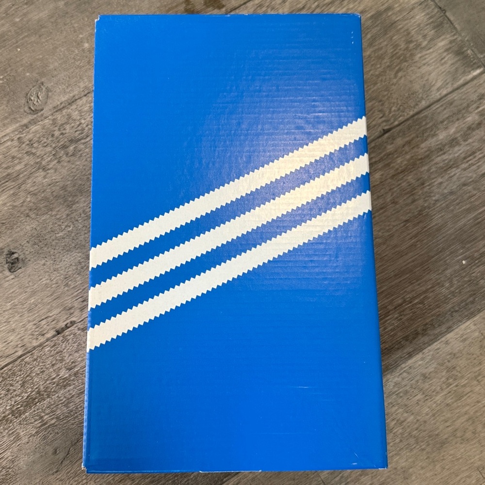 Adidas Classic Gray and White Campus Sneakers - Picture 10 of 10